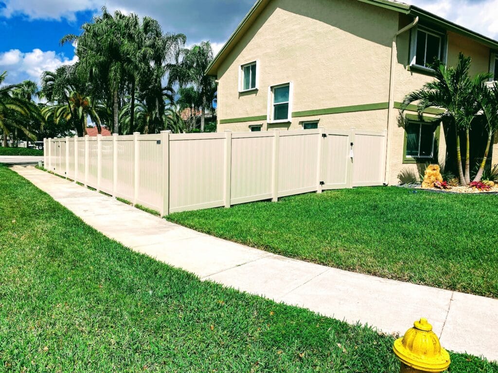 Vinyl fence cleaners and UV-resistant sealants for South Florida at The Chain LINK Store