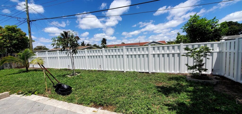 Long white vinyl privacy fence run in a Fort Lauderdale neighborhood